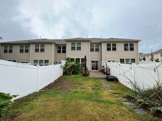 Building Photo - 1005 Longitude Dr