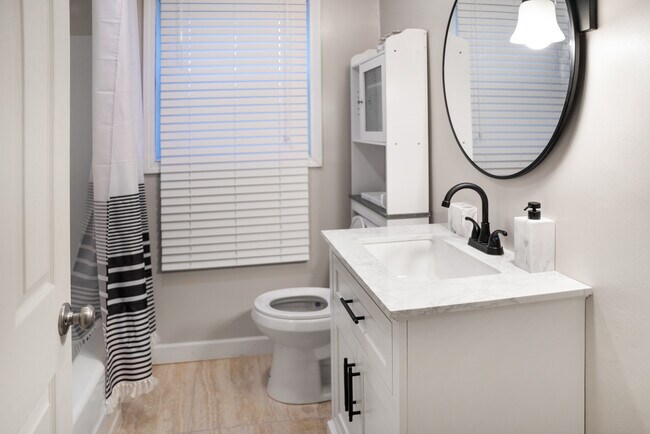 Building Photo - 193 Thistle Lea