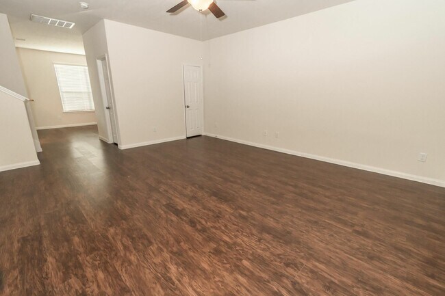 Building Photo - 17 Lazy Swing Ct