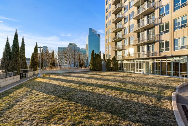 Building Photo - 929 Portland Ave