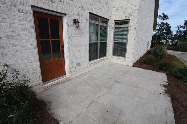 Building Photo - Townhome at Runningvine!