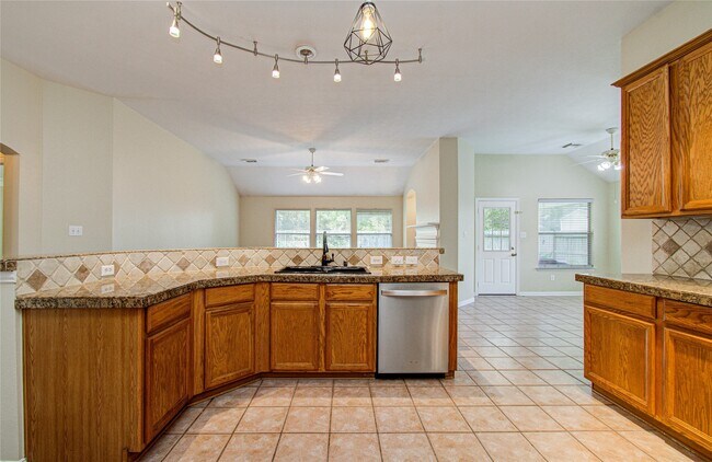 Building Photo - 18223 Heathridge Ln