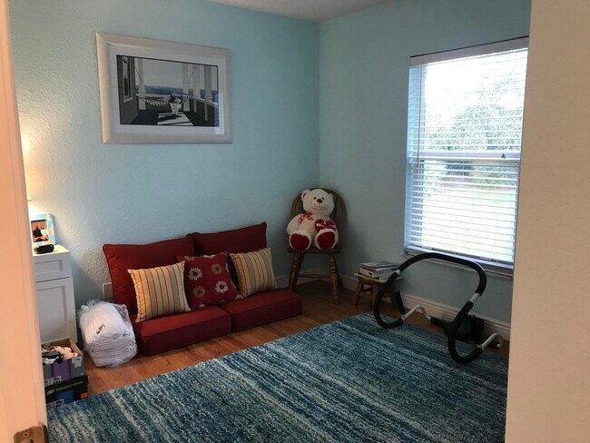 Building Photo - 2122 E Ridge Cir S