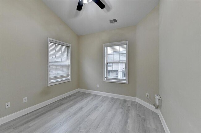 Building Photo - 2405 Tenor Ln