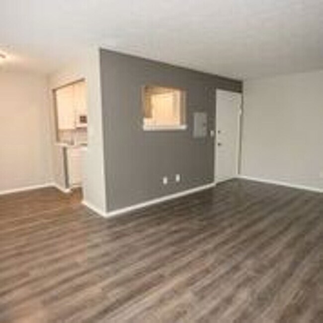 Building Photo - Park Pointe Now Leasing Immediate Move-In!