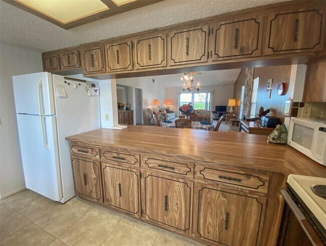 Building Photo - 9940 Eagles Point Cir