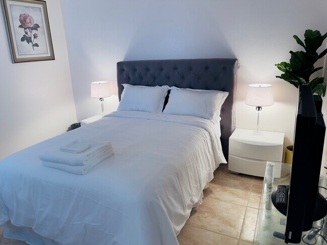 Building Photo - 64 Pine Track