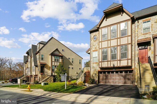 Building Photo - 6947 Country Club Terrace