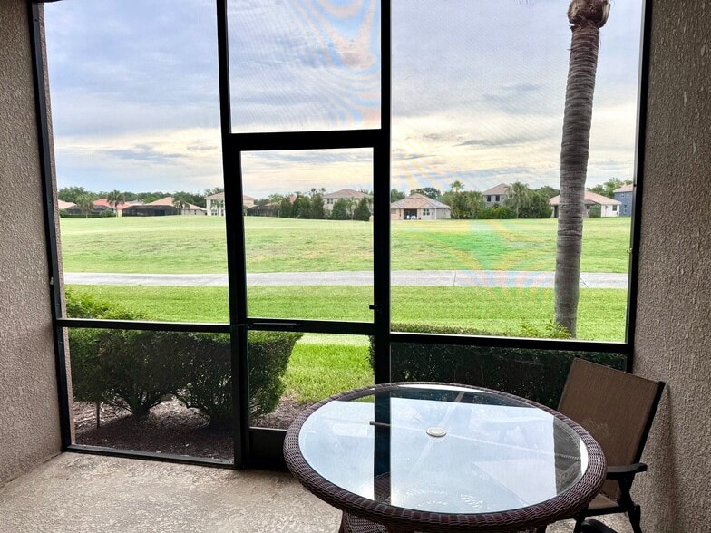 Building Photo - 819 Fairwaycove Ln