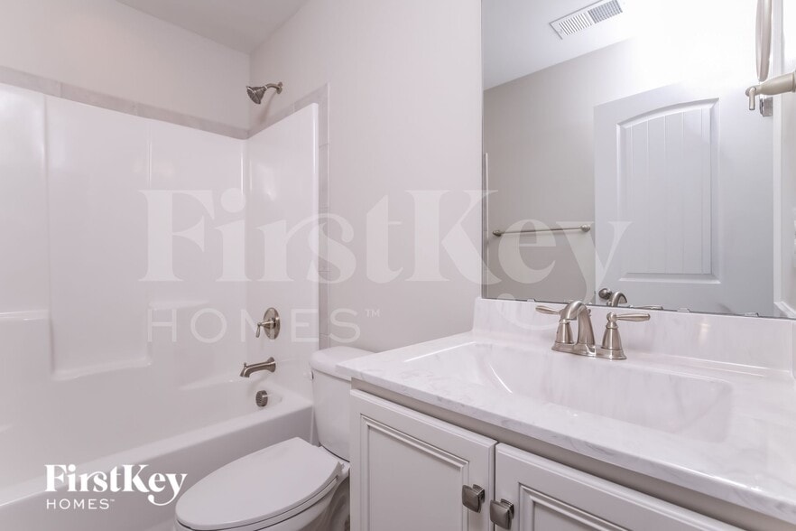 Building Photo - 499 Royal Oak Ln