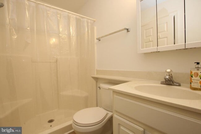 Building Photo - 117 Lakeside Dr