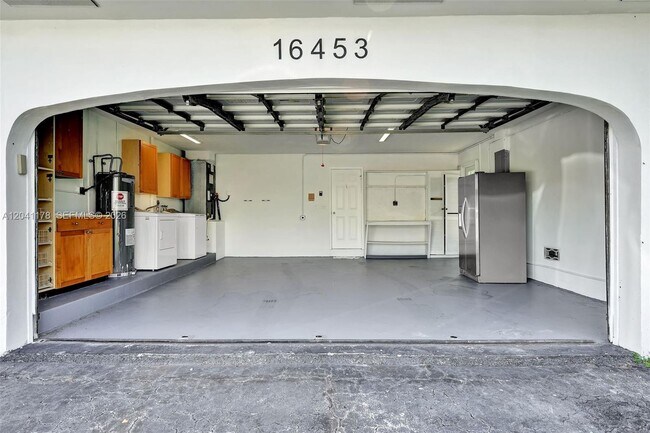 Building Photo - 16453 NE 33rd Ave