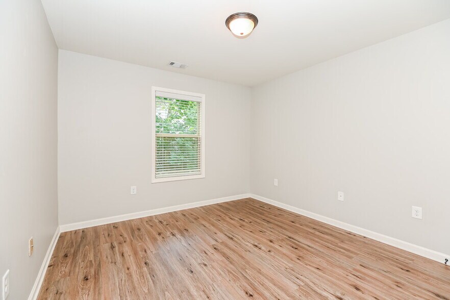 Building Photo - 522 Broughton Dr