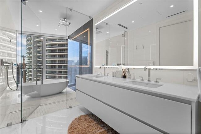 Building Photo - 300 Biscayne Blvd Way