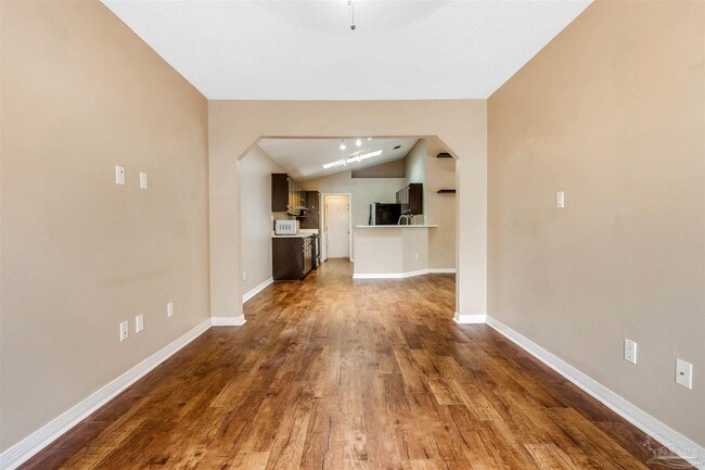 Building Photo - 2060 Cambridge Cir