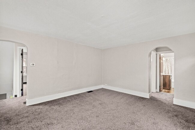 Building Photo - Stunning 3 bedroom home in South Park avai...