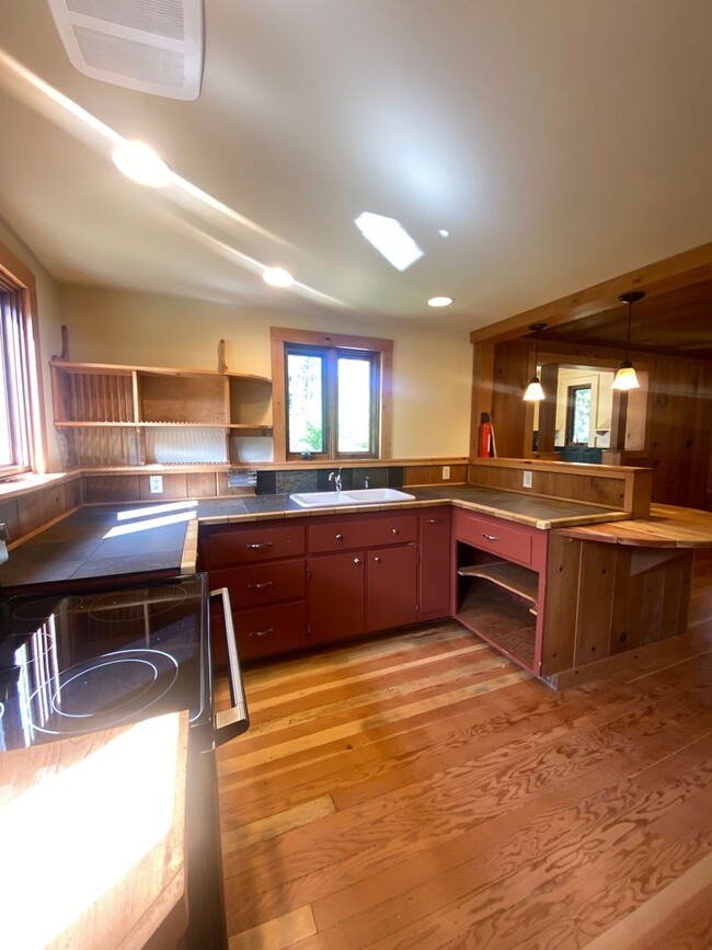 Building Photo - 3 Bedrooms | 2 Bath Home in Trout Lake, Wa...