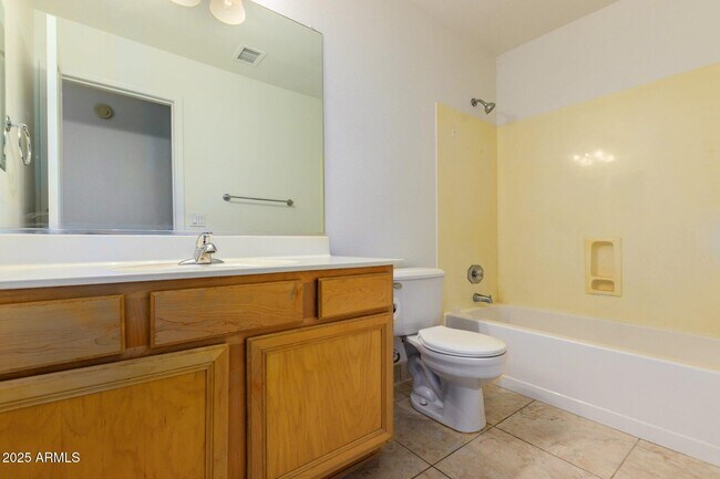 Building Photo - 4443 E Rowel Rd