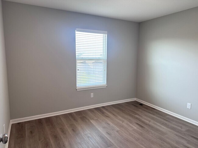 Building Photo - 709 Pampas St