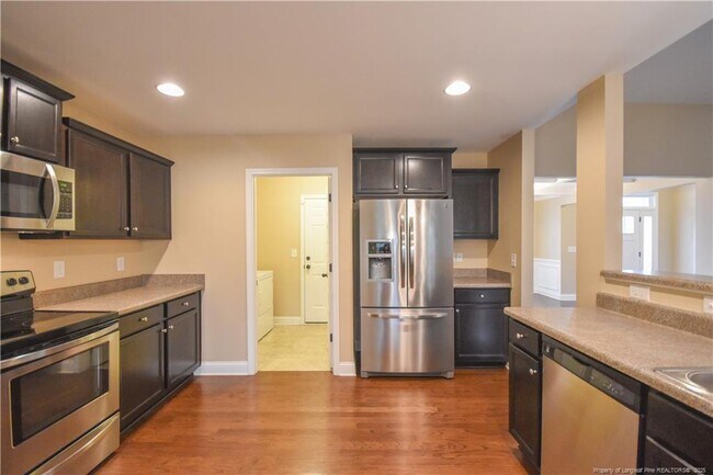 Building Photo - 124 Summer Creek Ln