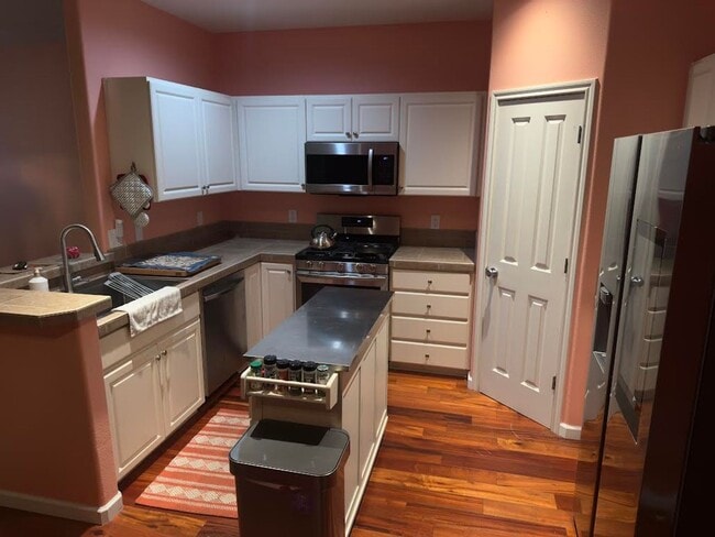 Building Photo - Beautiful Townhome Available in Prestigious Arbor Woods at Murrayhill