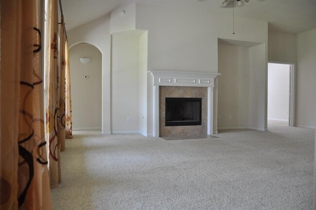 Building Photo - 12814 Quail Creek Dr
