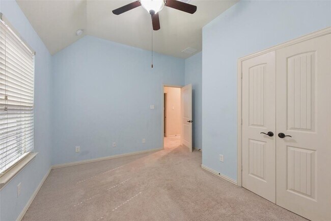 Building Photo - 23426 Millbrook Dr
