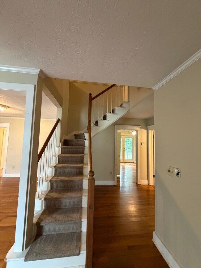 Building Photo - 207 Goodman Pl