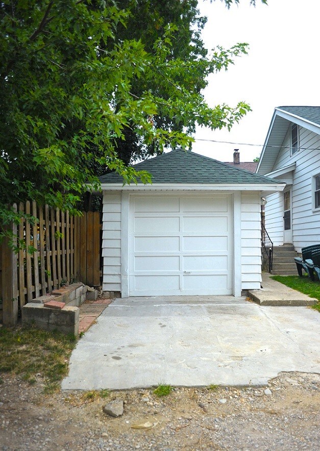 Building Photo - 1213 Lake Michigan Dr NW