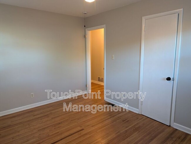 Building Photo - 448 E John St