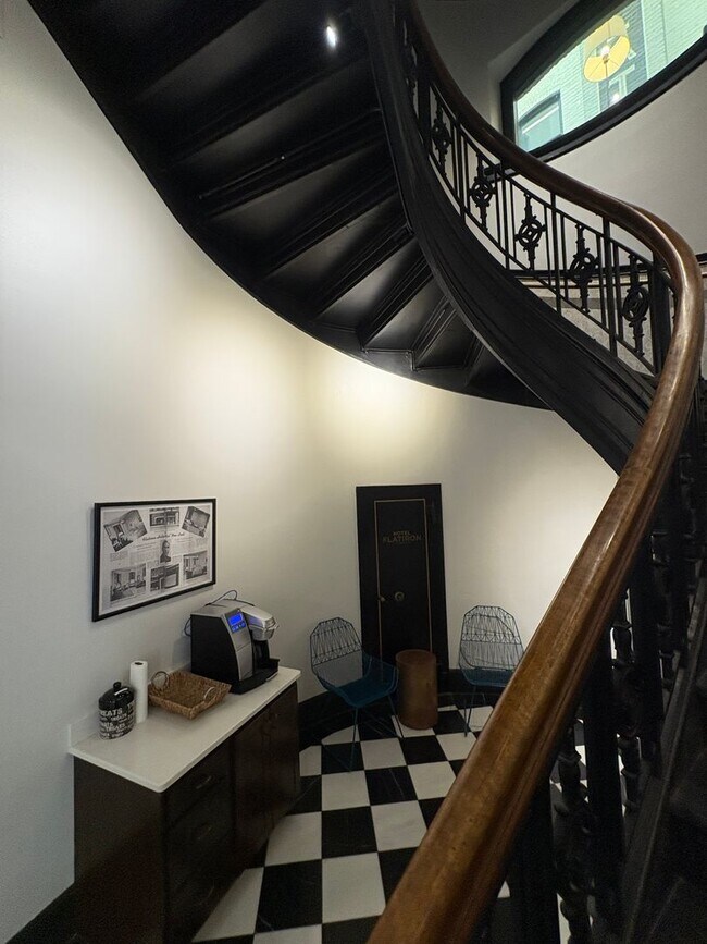 Building Photo - LEASE SPECIAL! HALF OFF FIRST FULL MONTH! Historic and Upscale 1 Bedroom 1 Bathroom Downtown