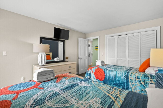 Building Photo - 2805B N Ocean Blvd