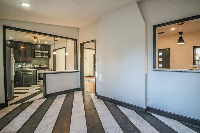 Building Photo - PRE LEASING for fall 2026! 4/2 in heart of Lubbock!