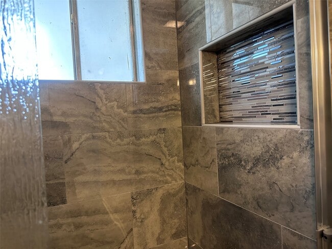 Building Photo - 13611 Fernhill Dr