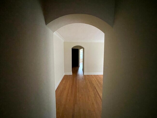 Building Photo - 4044 N Kilbourn Ave