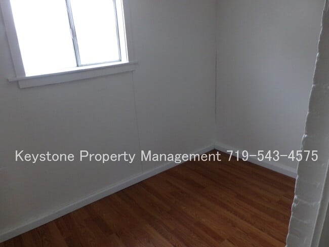 Building Photo - $365 Off Move-in Special!  Centrally Located Apartment - 1 BD/1 Bath $725/$725