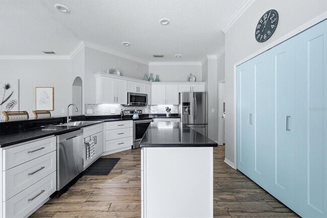 Building Photo - 4617 Egmont Dr