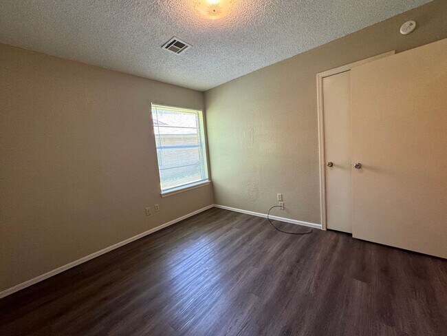 Building Photo - 125th East Ave. Duplex