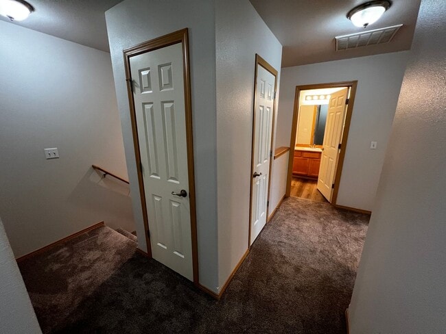 Building Photo - DuPont, end unit, 3 bedroom, 2.5 bath Townhome