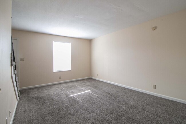 Building Photo - 371 Peabody Dr