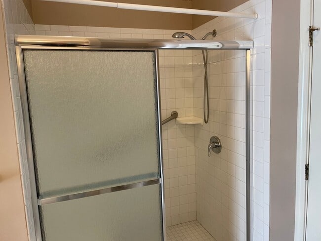 Building Photo - For Rent