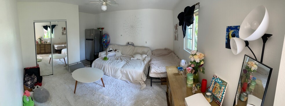 Example of how the place furnished by previous tenant - 5029 Douglas Ln