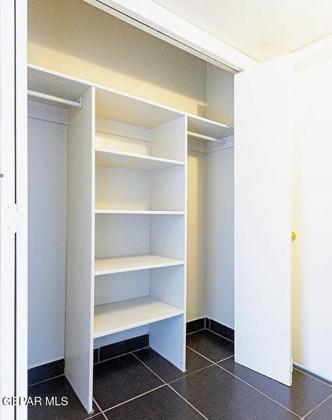 Building Photo - 333 Eubank Ct