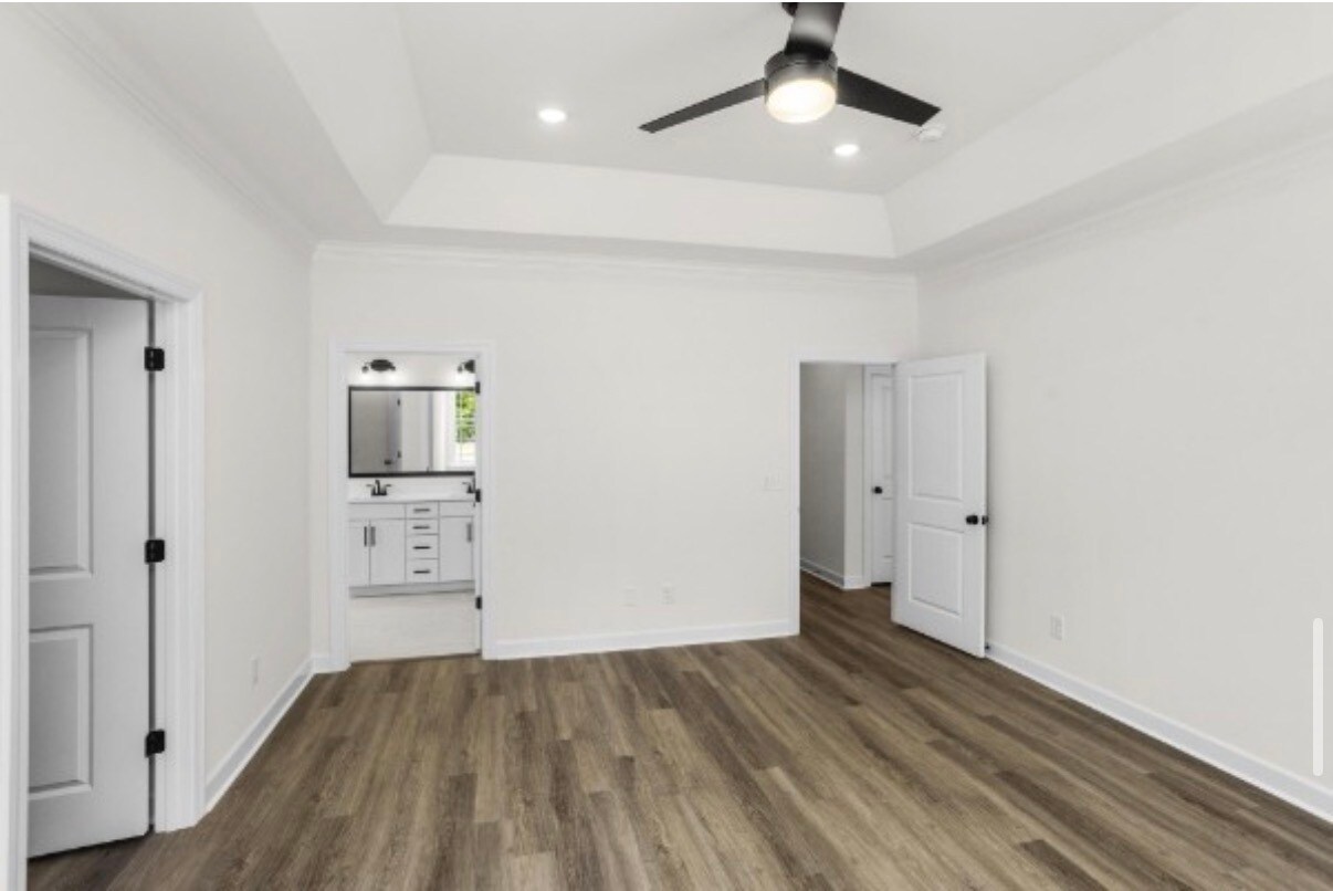 Building Photo - 5021 Salient Dr