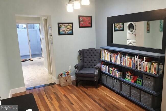 Building Photo - 2508 Tulip St