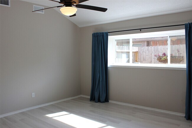 Building Photo - 1210 Three Forks Dr