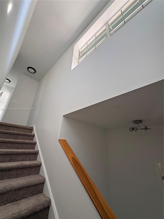 Building Photo - 6579 Via Regina