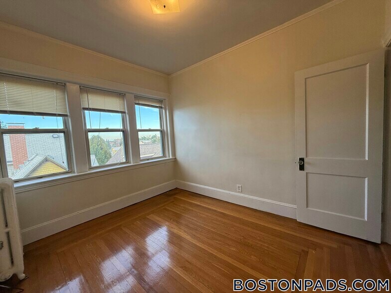 Building Photo - 163 Summer St