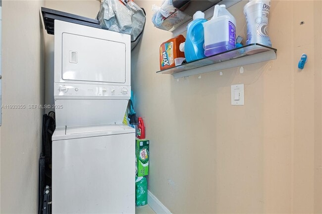 Building Photo - 2525 SW 3rd Ave