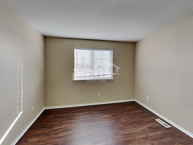 Building Photo - 10936 E 112th Pl